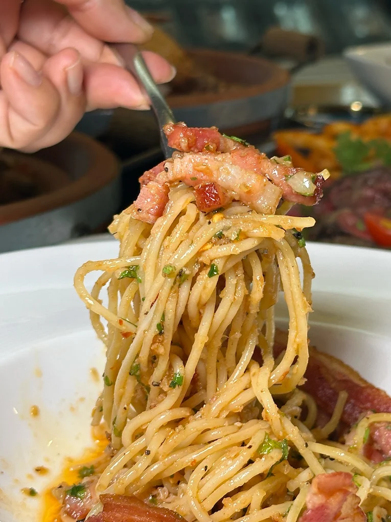 Spaghetti with crispy pork and chilli